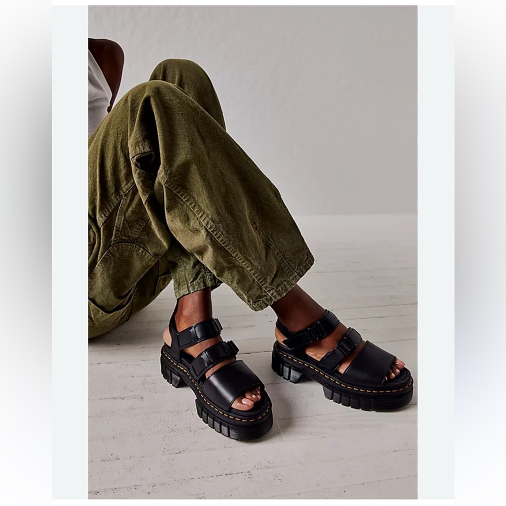 Dr. Martens RICKI Strap BLack Chunky Platform Sandals